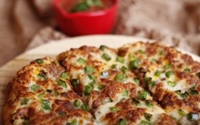 خمیر،سس مخصوص سر آشپز،گوشت تفت داده،پنیر تست،قارچ،ادویه